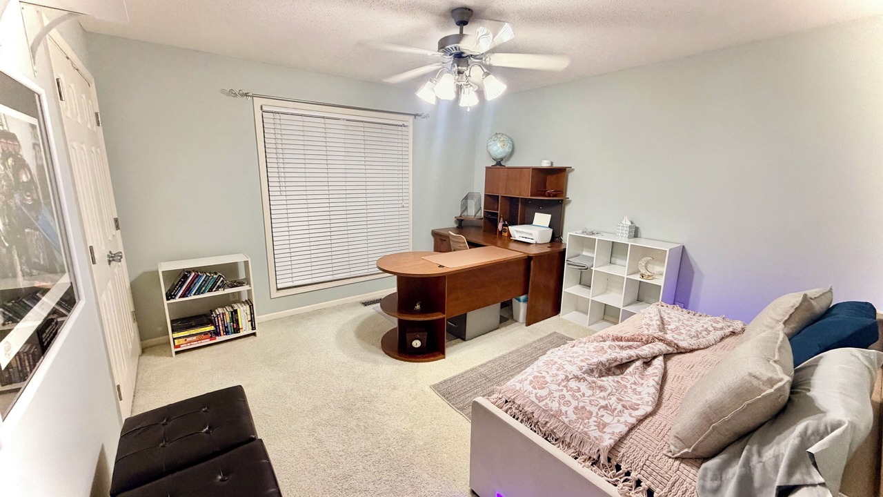 Photo of Bedroom in I-435 West KC-KS