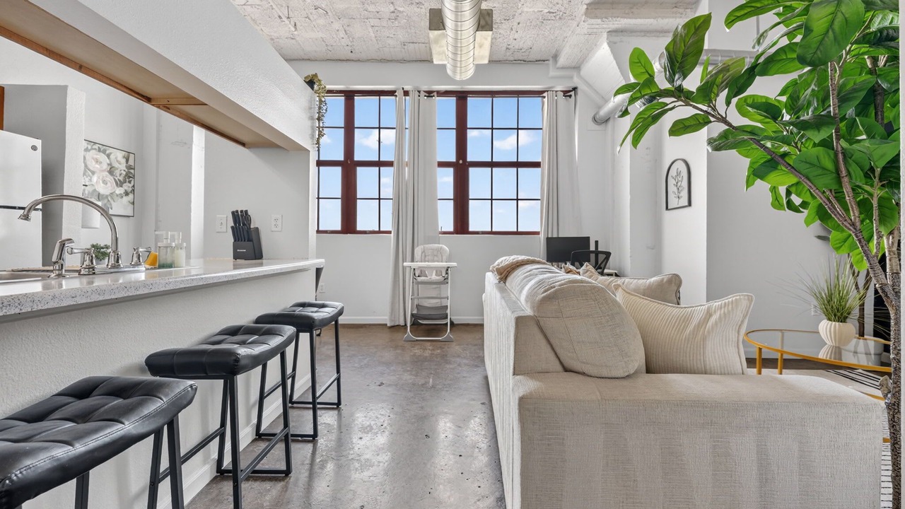 Photo of Livingroom in River Market