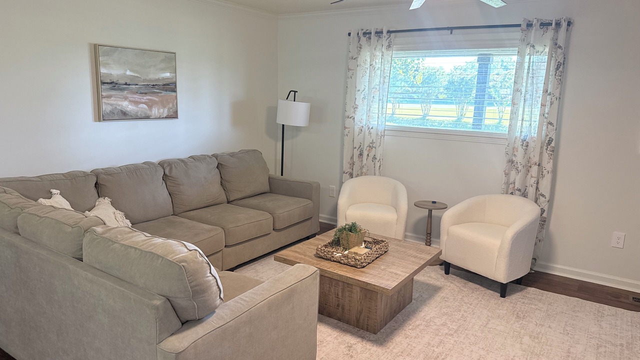 Photo of Livingroom in McKenzie