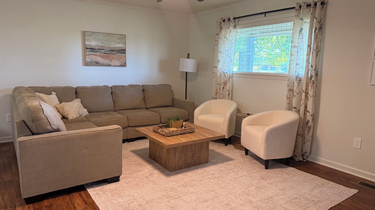 Photo of Livingroom in McKenzie