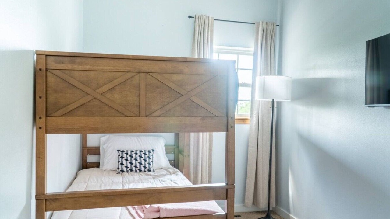 Photo of Bedroom in Walnut Shade
