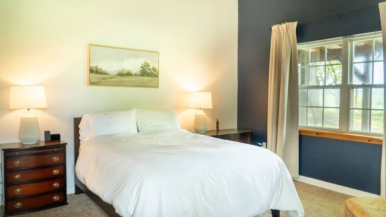 Photo of Bedroom in Walnut Shade