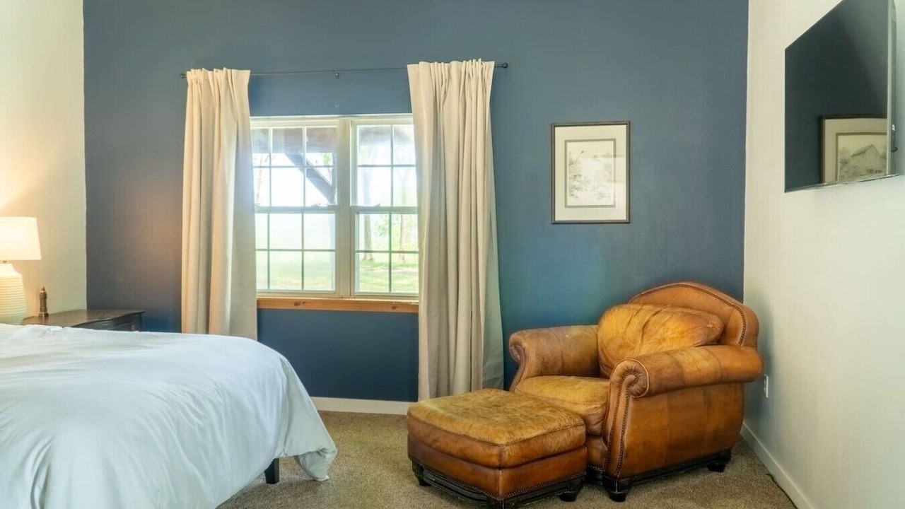 Photo of Bedroom in Walnut Shade