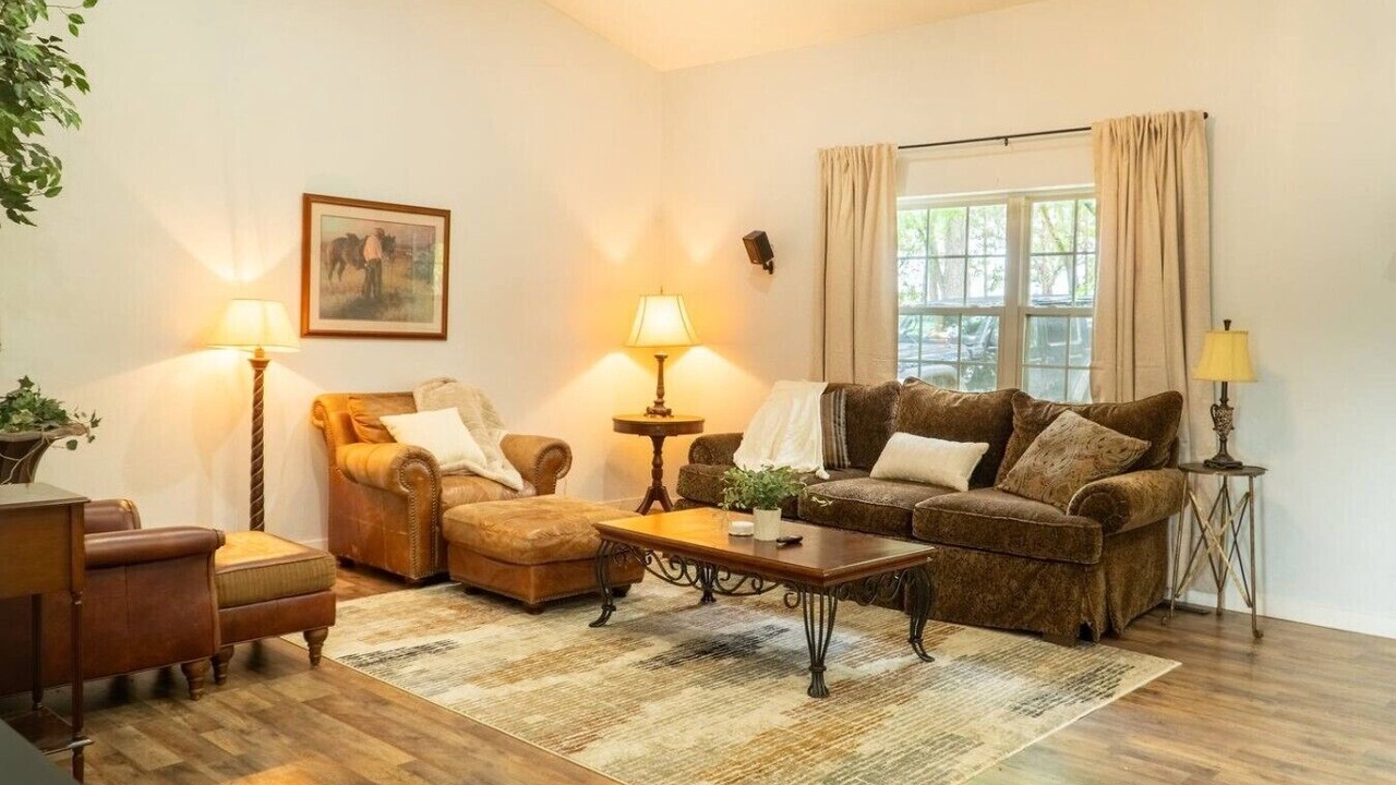Photo of Livingroom in Walnut Shade