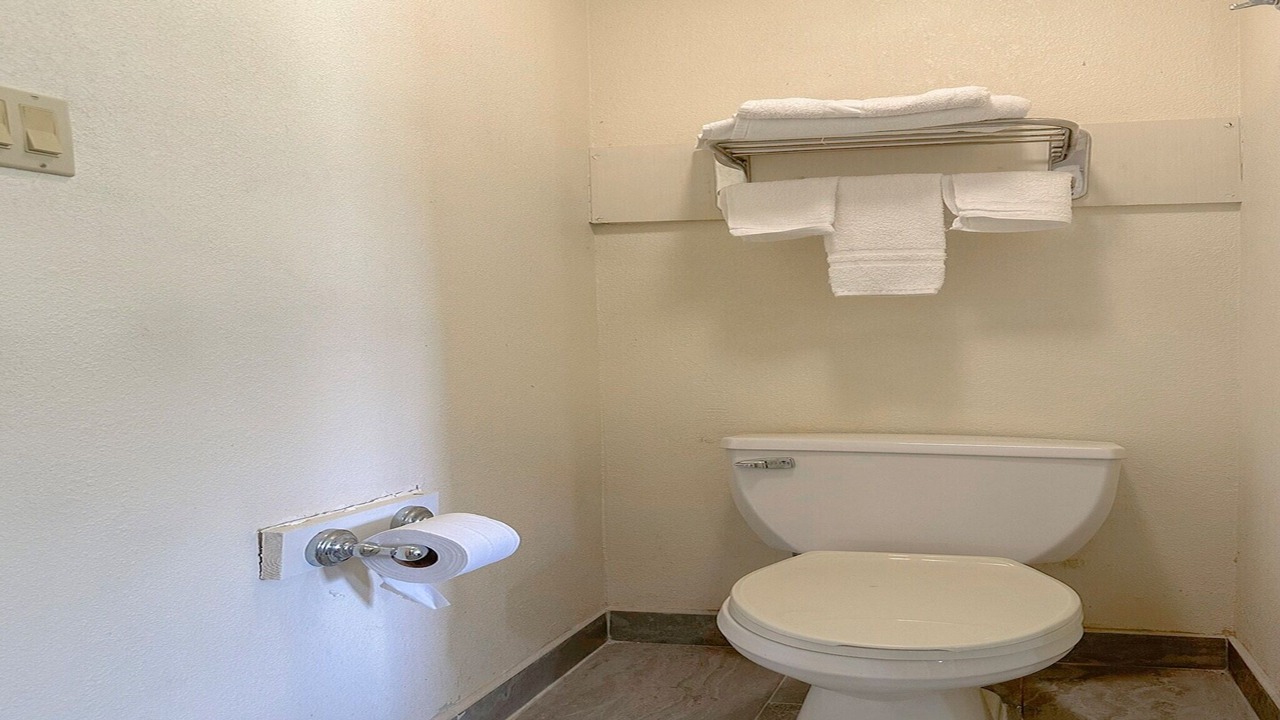 Photo of Bathroom in Parkway Village