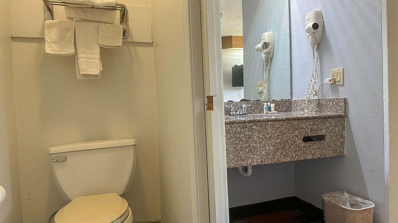 Photo of Bathroom in Parkway Village