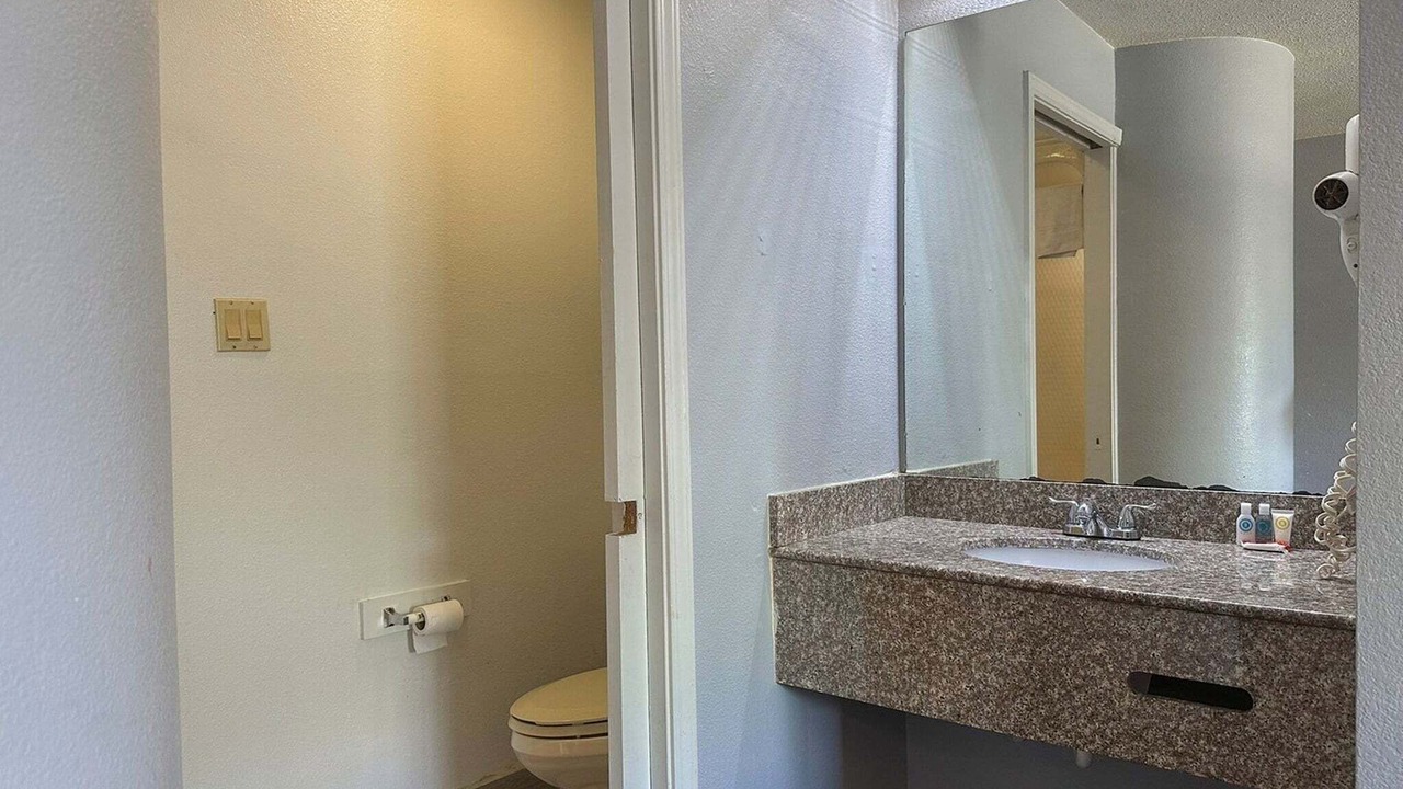Photo of Bathroom in Parkway Village