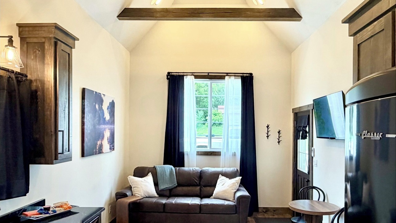 Photo of Livingroom in Birch Tree