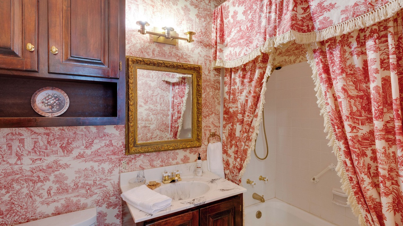 Photo of Bathroom in Lawrenceburg