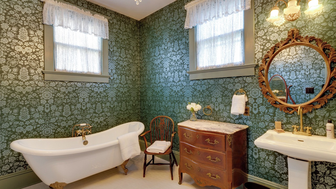 Photo of Bathroom in Lawrenceburg