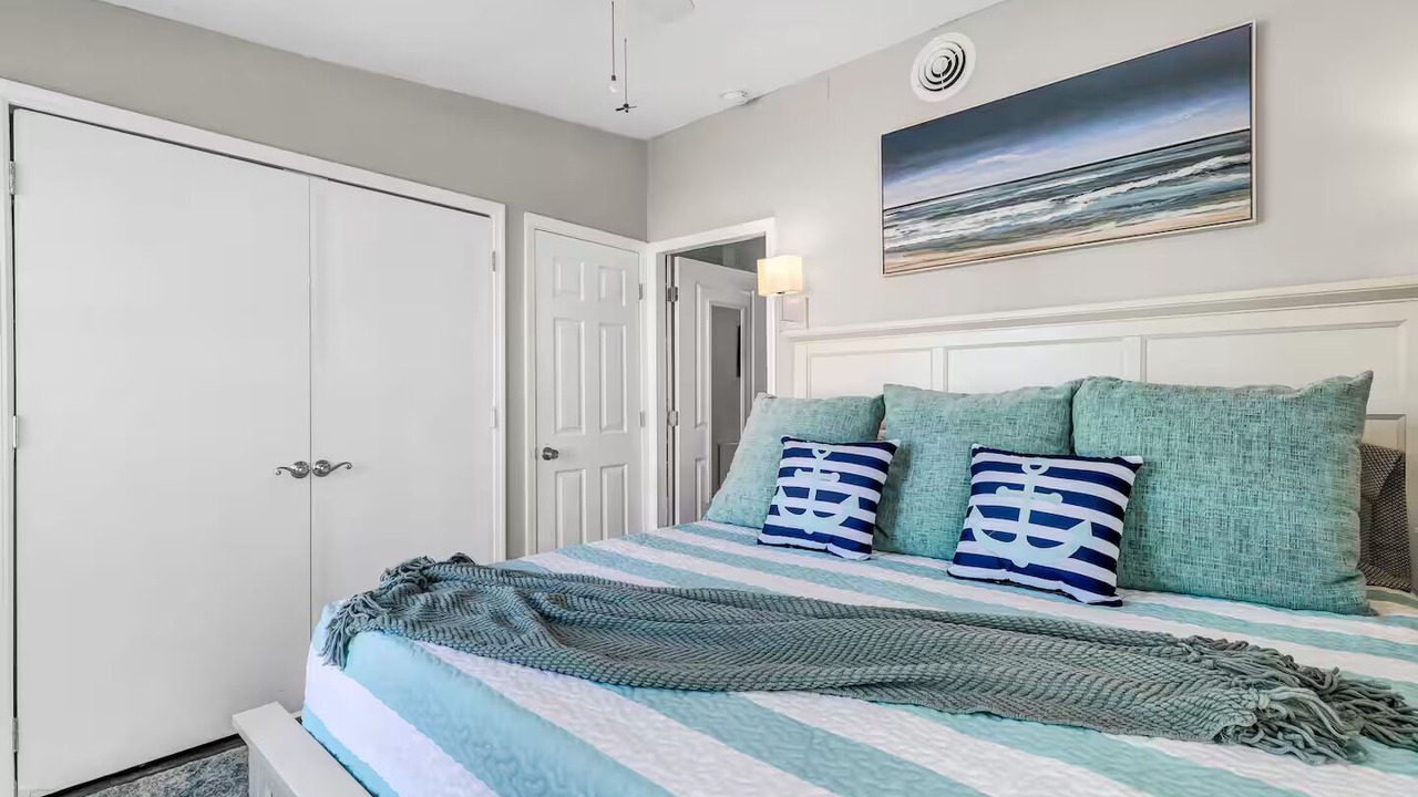 Photo of Bedroom in McCutcheon Field