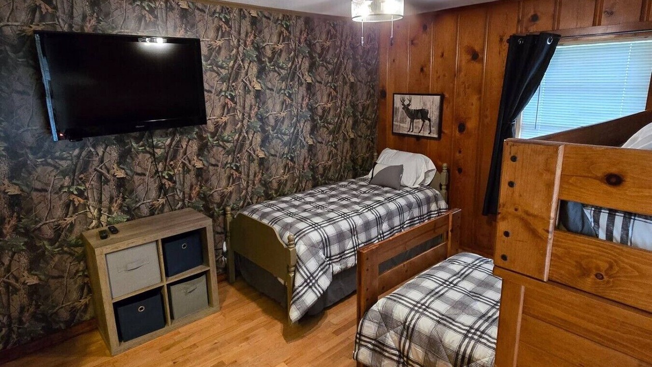 Photo of Bedroom in Sulphur