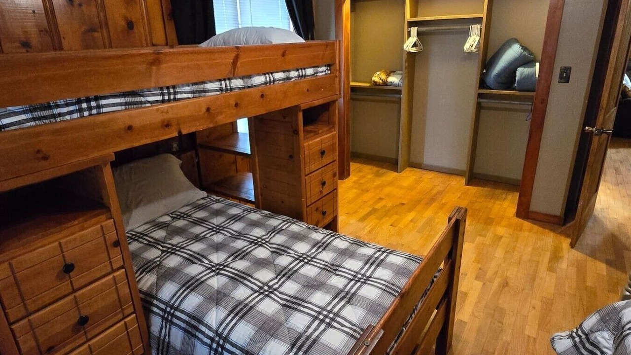 Photo of Bedroom in Sulphur