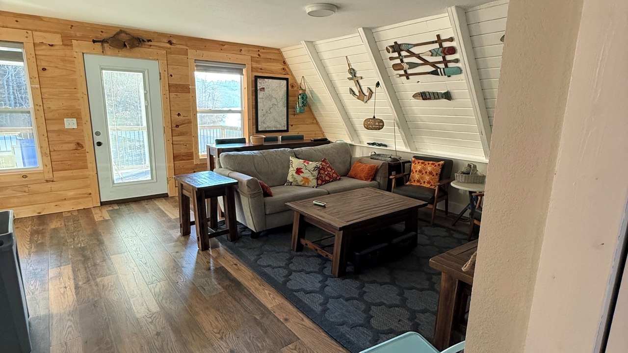 Photo of Livingroom in Ashley Oaks
