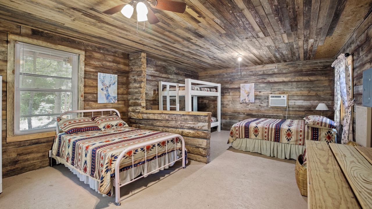 Photo of Bedroom in Lesterville