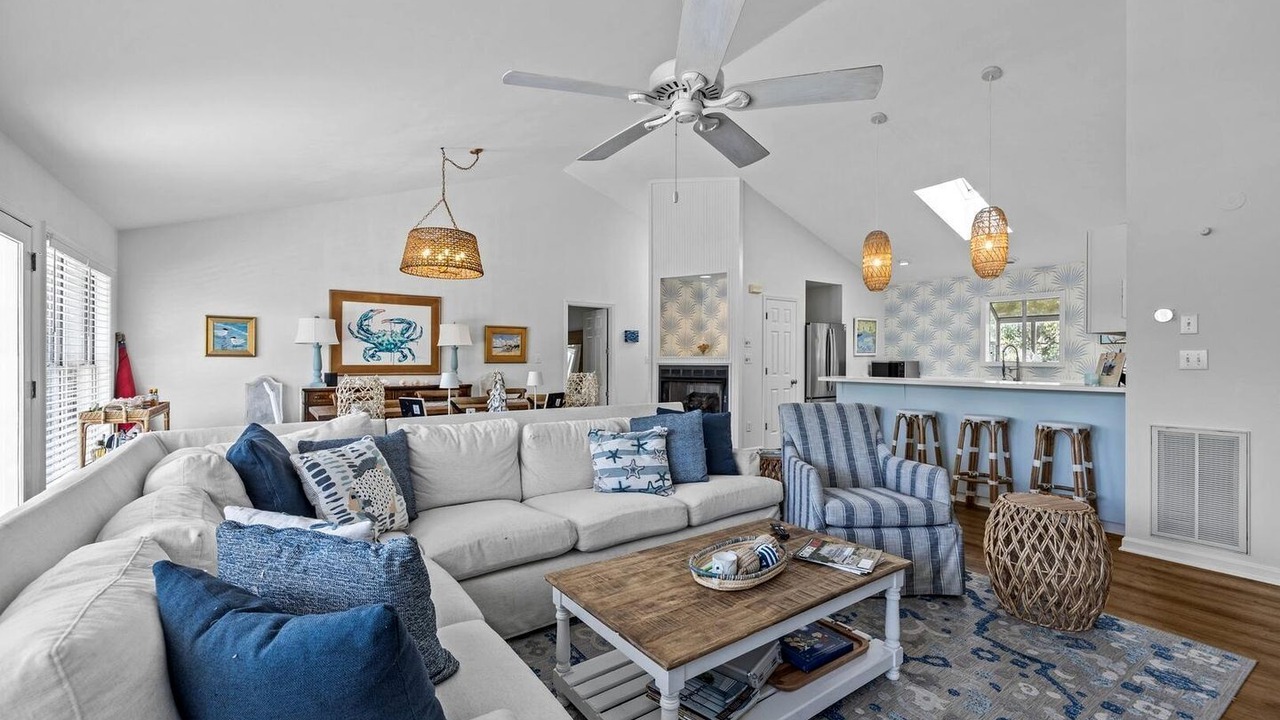 Photo of Livingroom in Atlantic Beach
