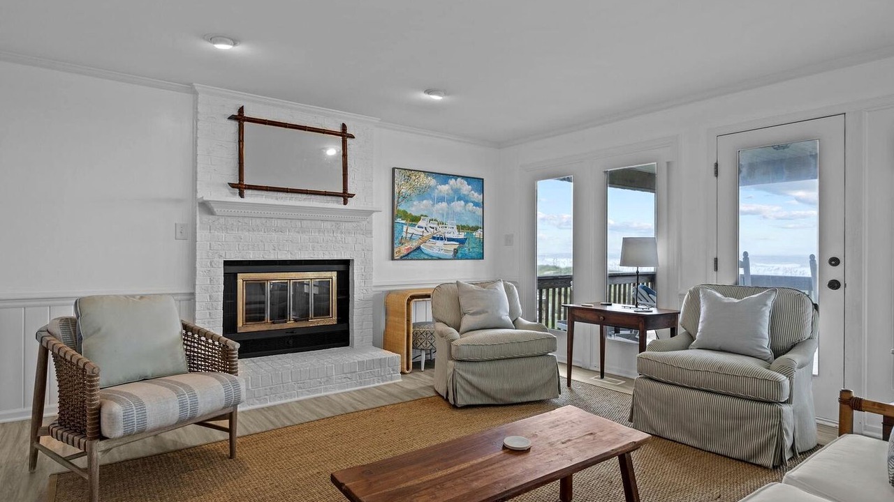 Photo of Livingroom in Atlantic Beach