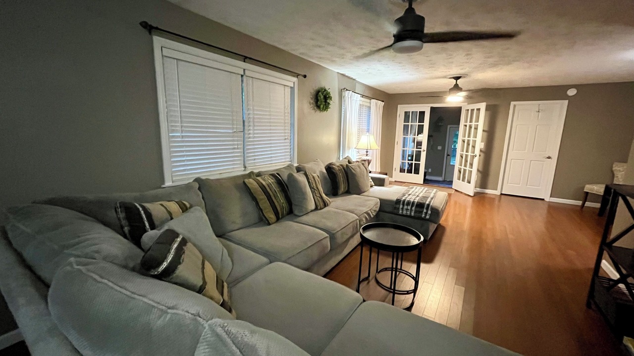 Photo of Livingroom in Morehead