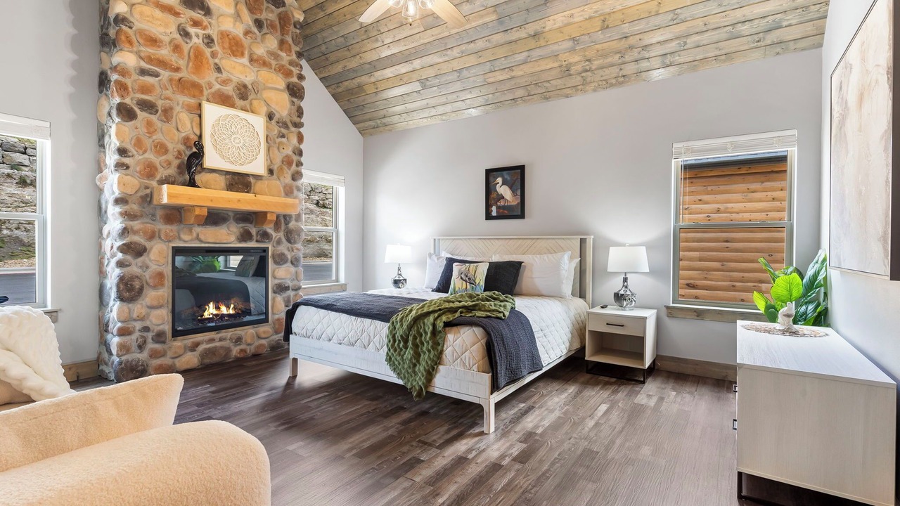 Photo of Bedroom in Branson Theater District
