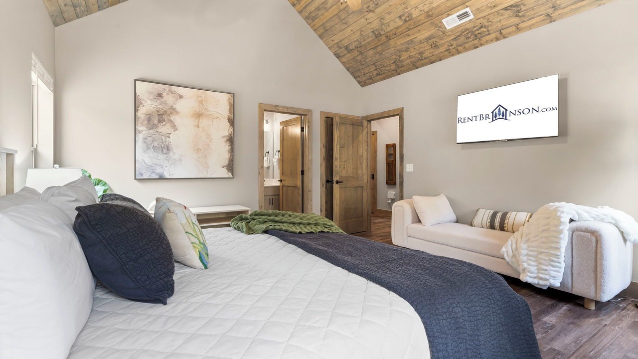 Photo of Bedroom in Branson Theater District
