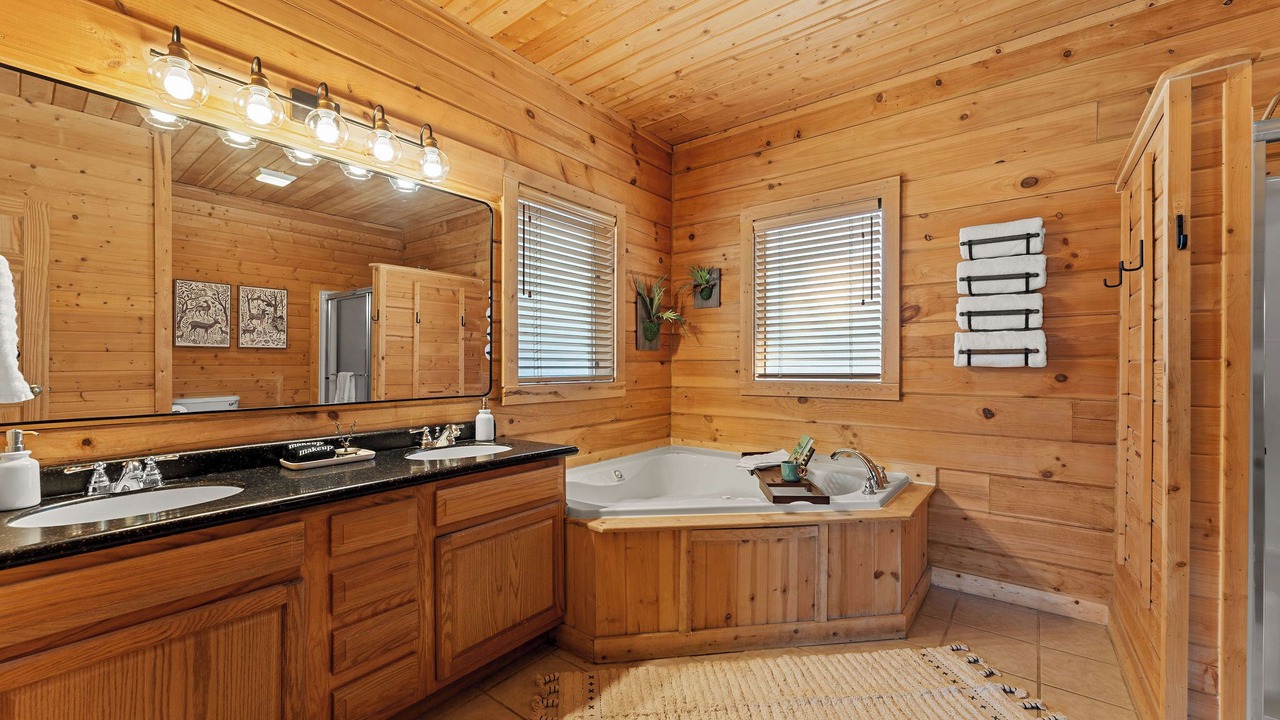 Photo of Bathroom in Branson Cedars