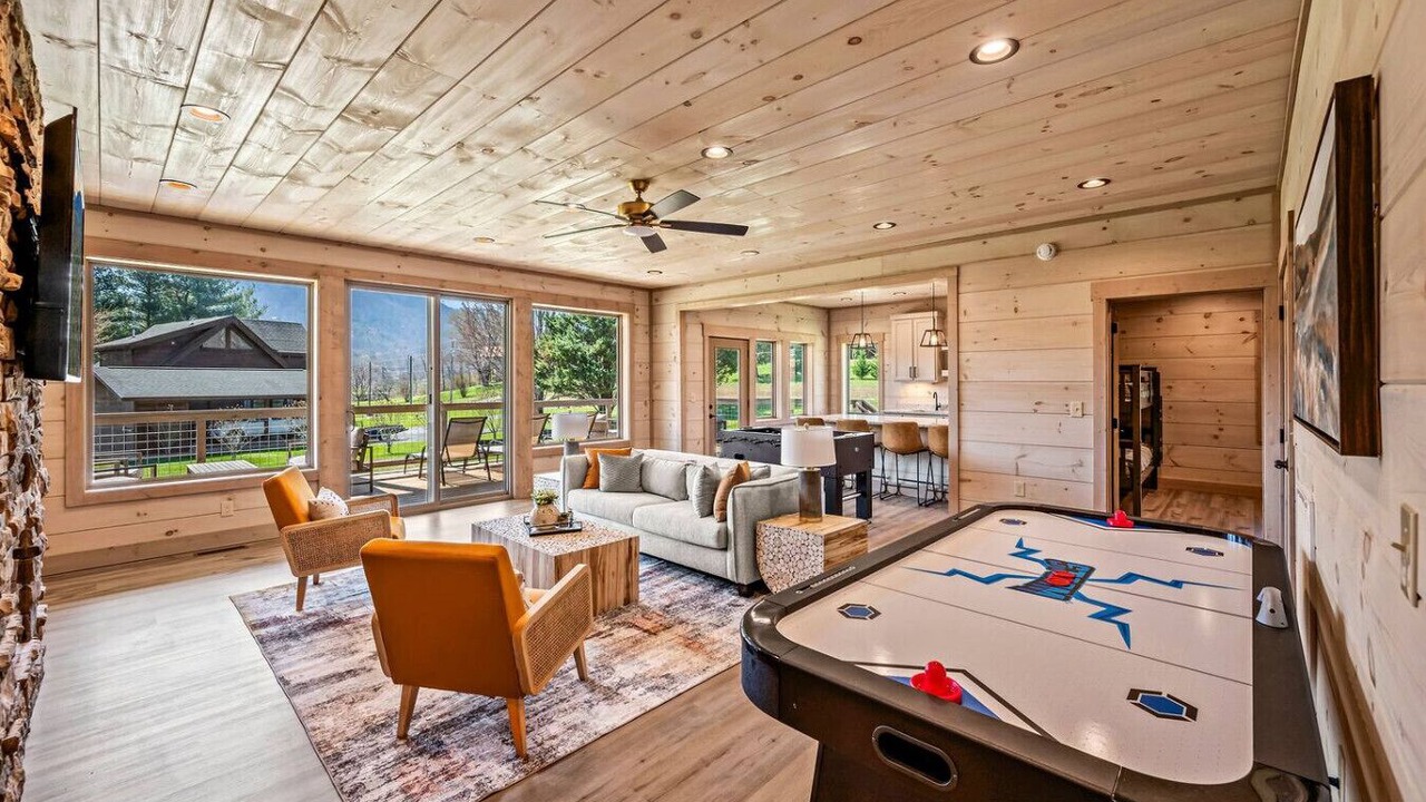 Photo of Bedroom in Wears Valley