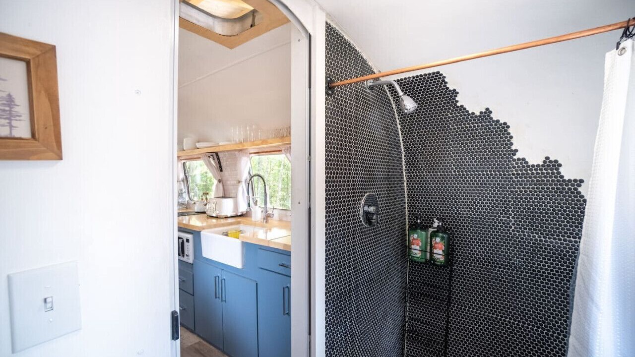Photo of Bathroom in Walnut Shade