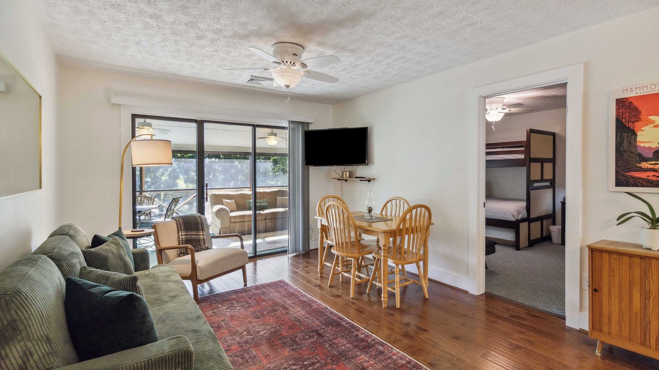 Photo of Livingroom in Bronston