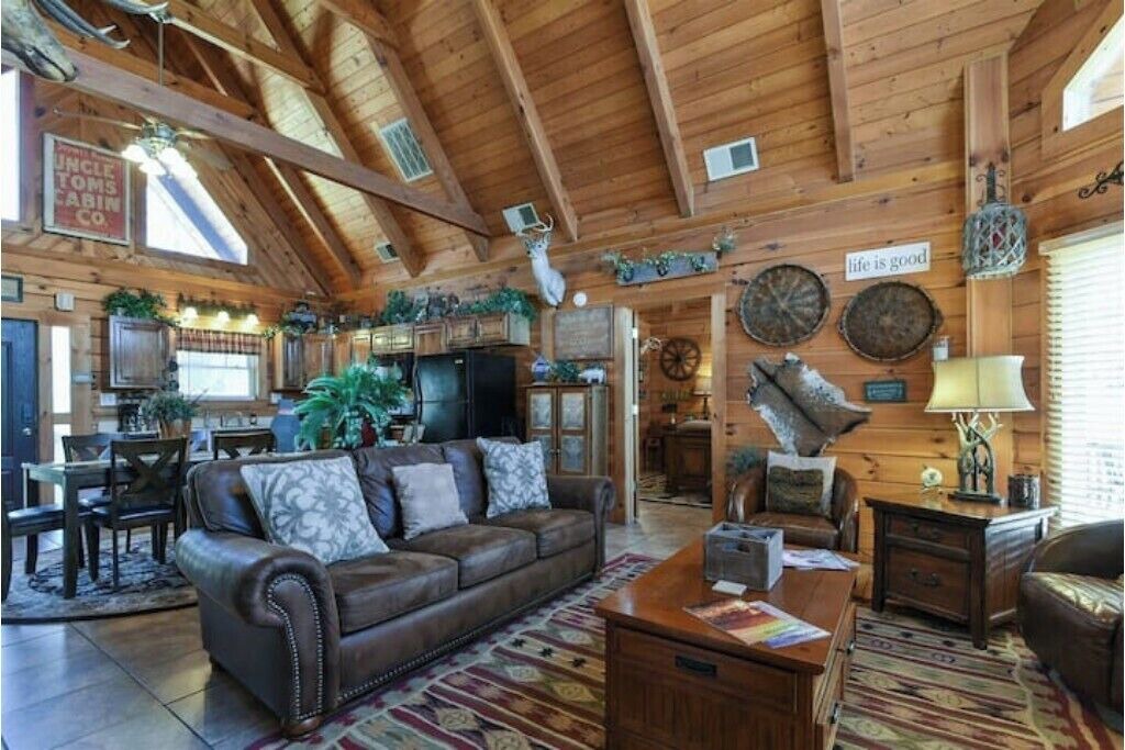 Photo of Livingroom in Branson Cedars
