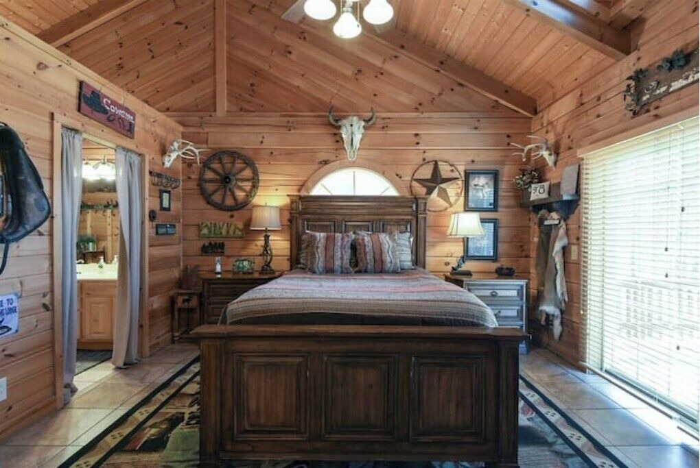 Photo of Bedroom in Branson Cedars