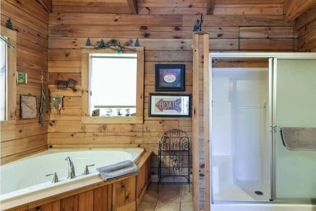 Photo of Bathroom in Branson Cedars