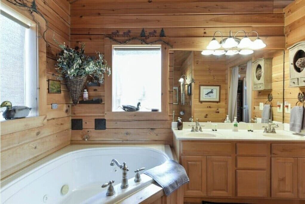 Photo of Bathroom in Branson Cedars