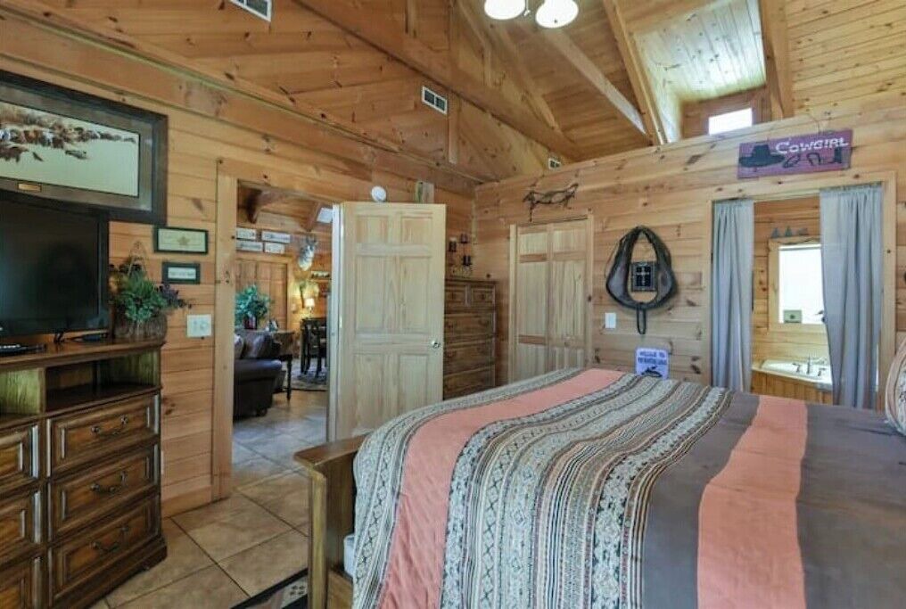 Photo of Bedroom in Branson Cedars