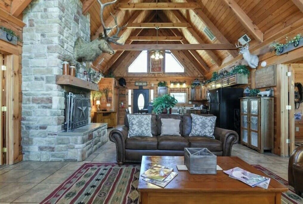Photo of Livingroom in Branson Cedars