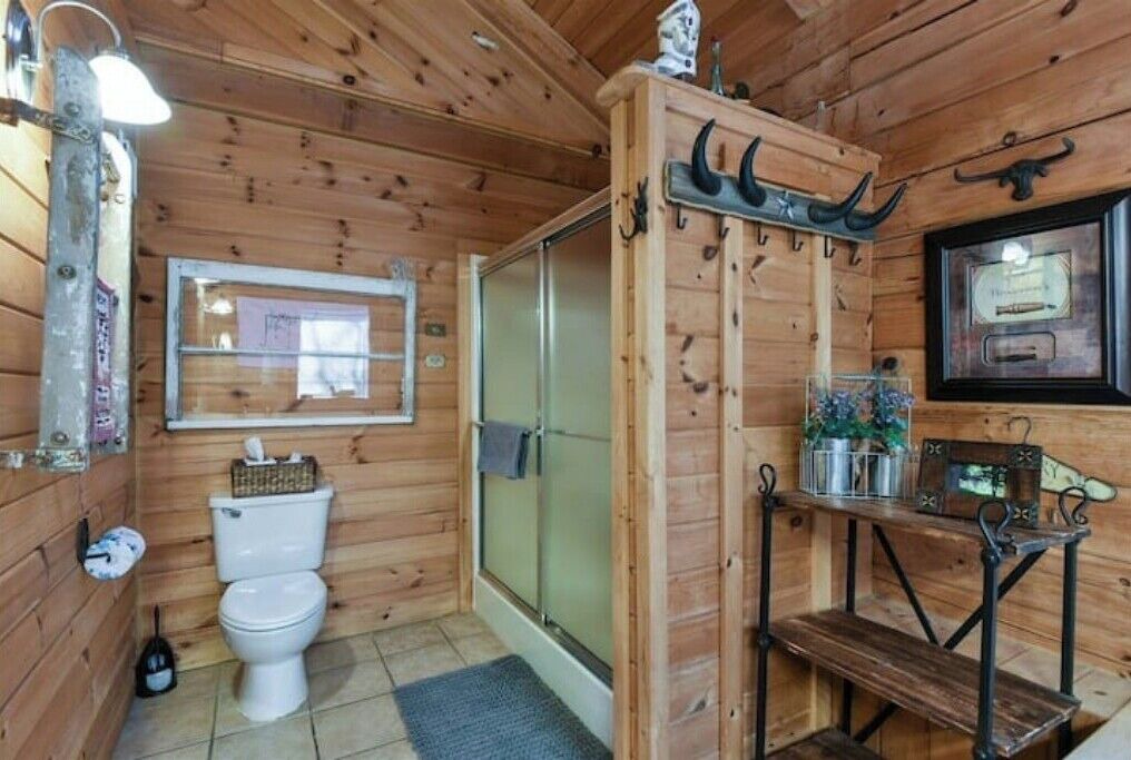 Photo of Bathroom in Branson Cedars