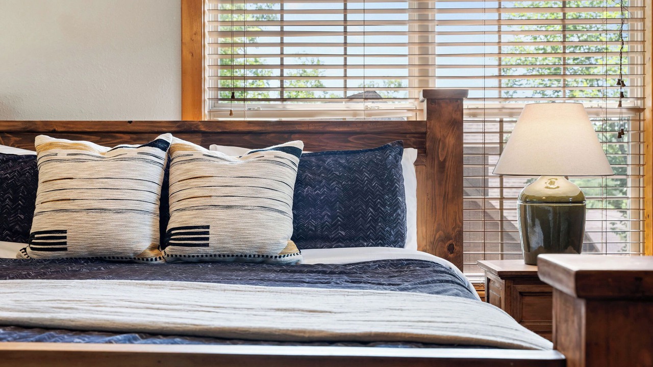 Photo of Bedroom in Reeds Spring