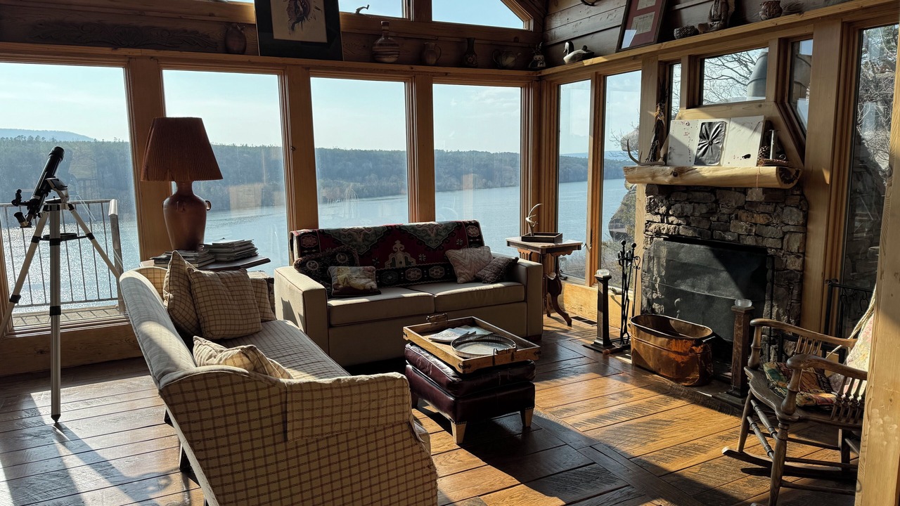 Photo of Livingroom in Russellville