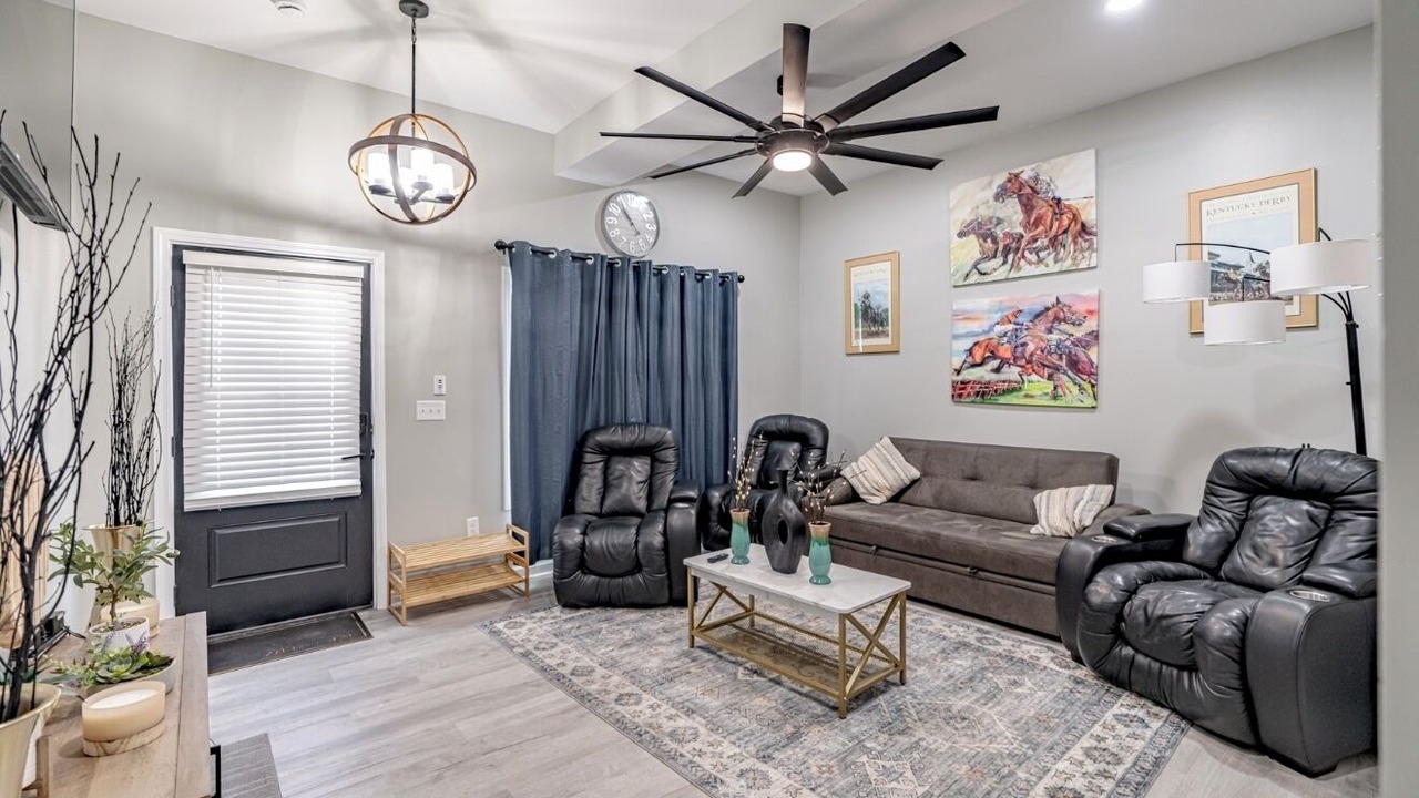 Photo of Livingroom in Shelby Park