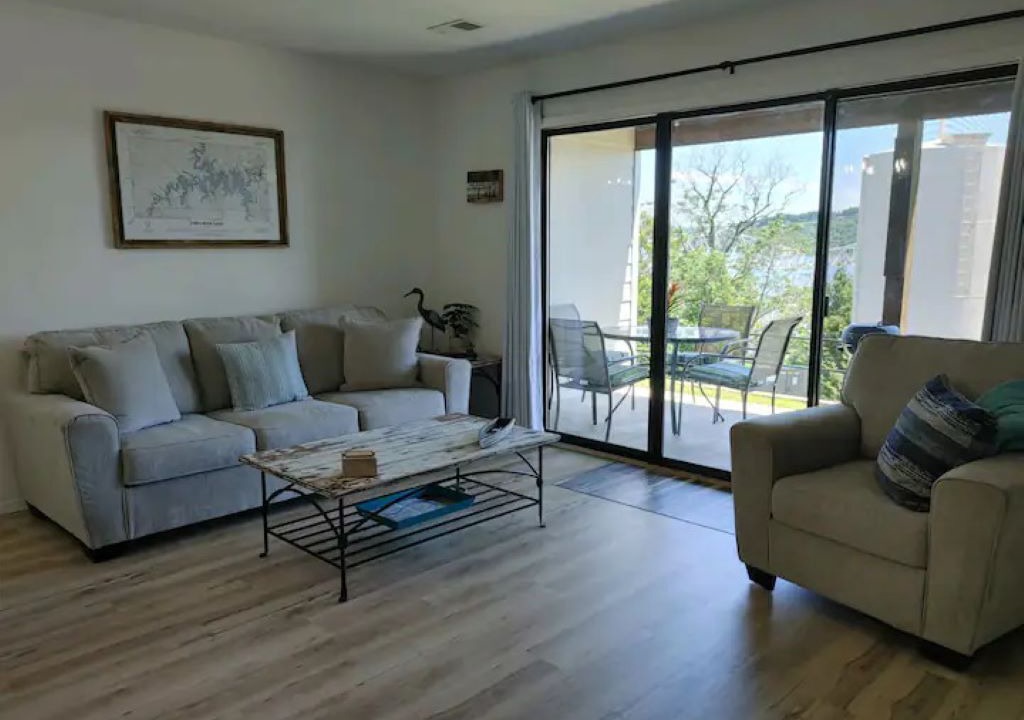 Photo of Livingroom in Kimberling City