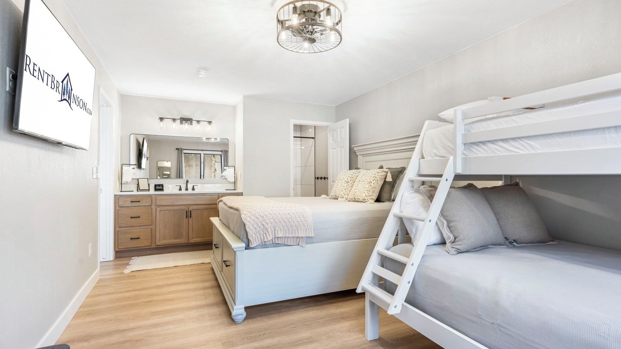 Photo of Bedroom in Kimberling City