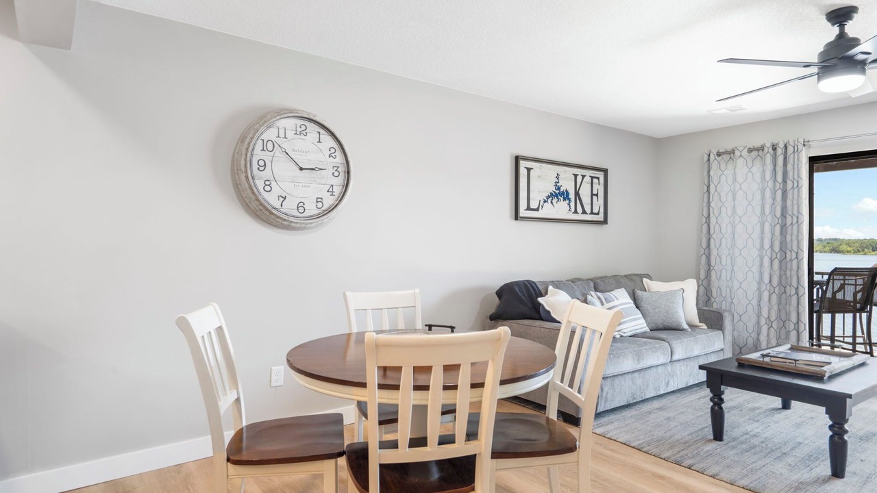 Photo of Livingroom in Kimberling City