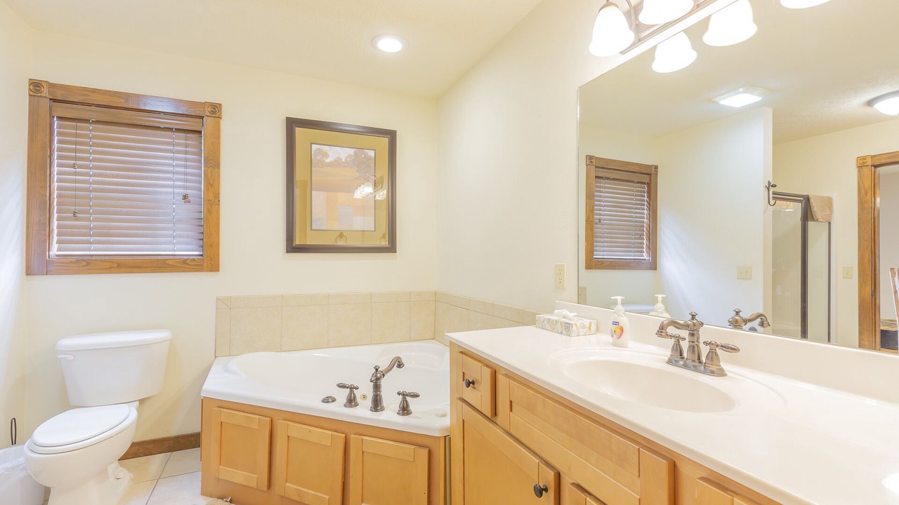 Photo of Bathroom in Reeds Spring