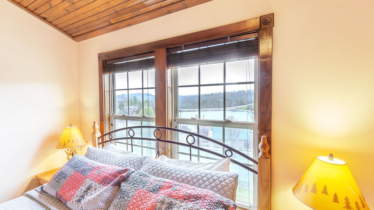 Photo of Bedroom in Reeds Spring