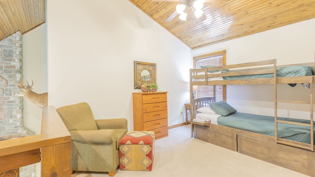 Photo of Bedroom in Reeds Spring