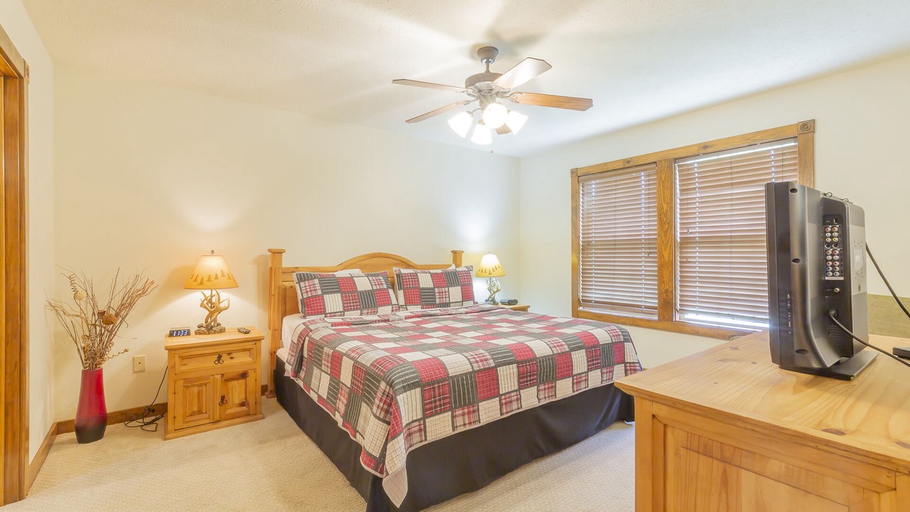 Photo of Bedroom in Reeds Spring