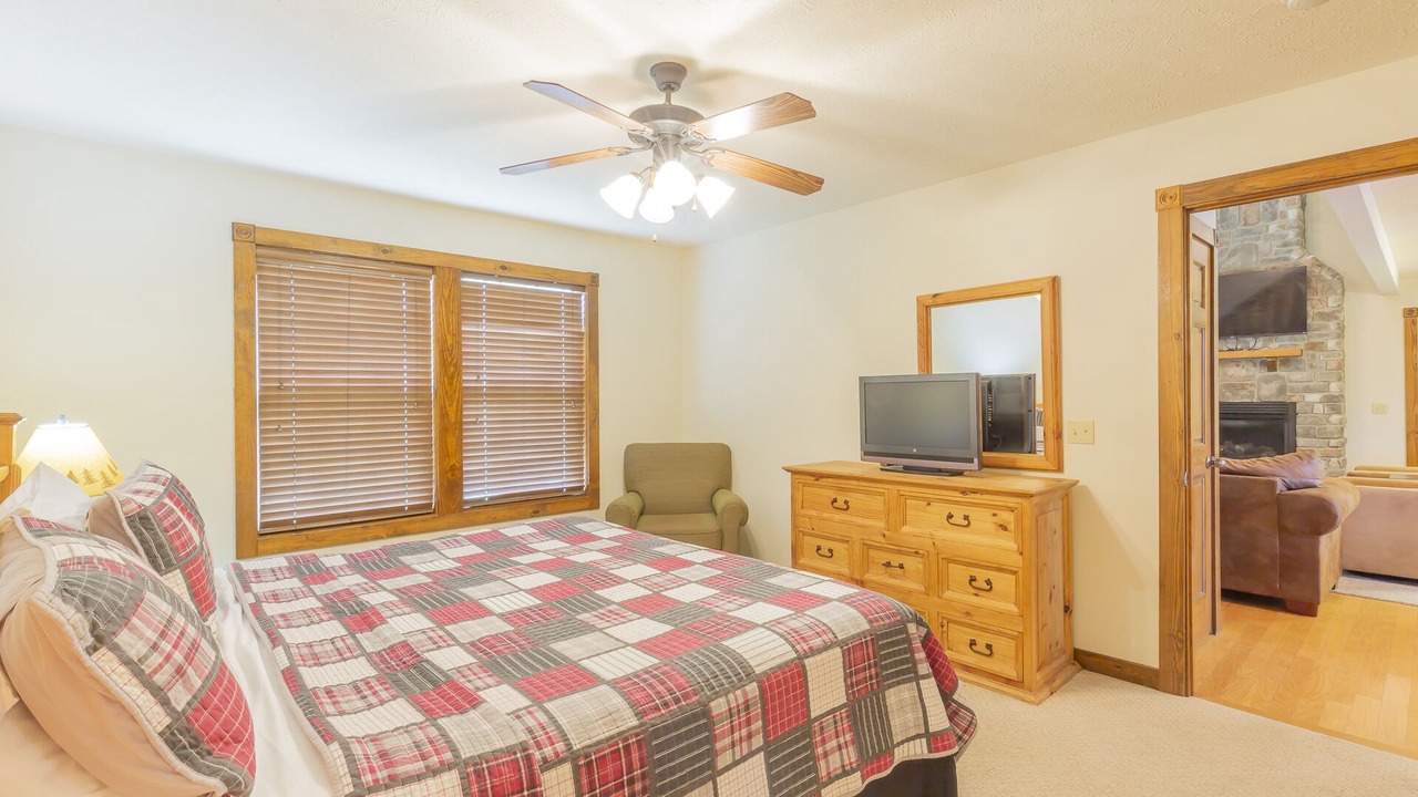 Photo of Bedroom in Reeds Spring