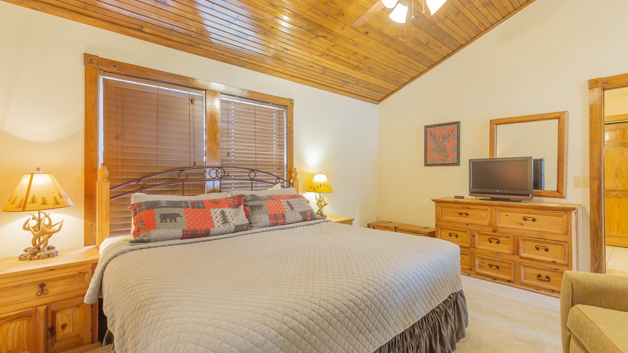 Photo of Bedroom in Reeds Spring