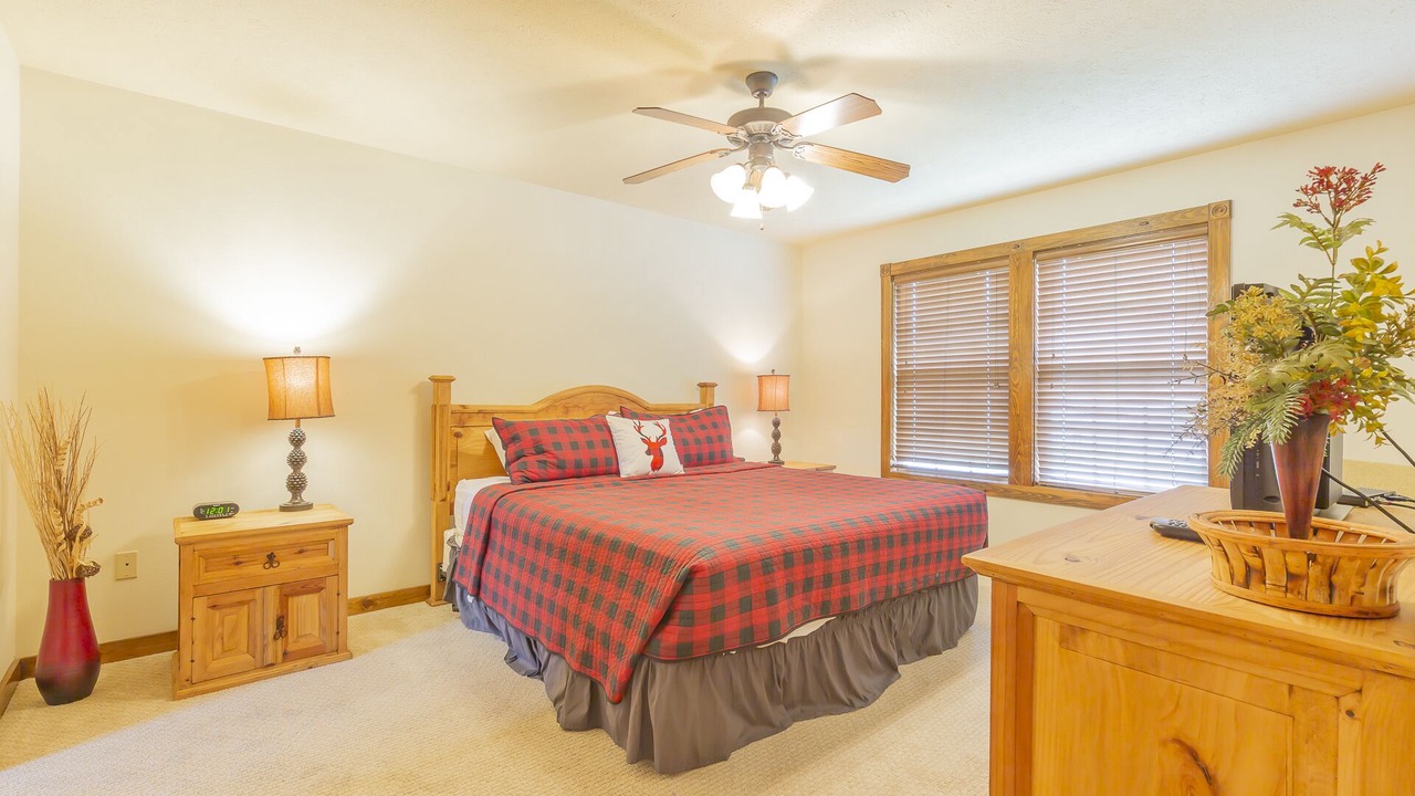 Photo of Bedroom in Reeds Spring