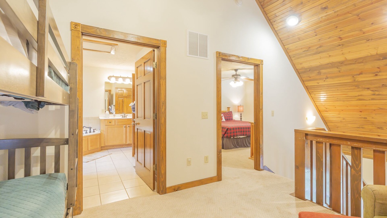 Photo of Bedroom in Reeds Spring