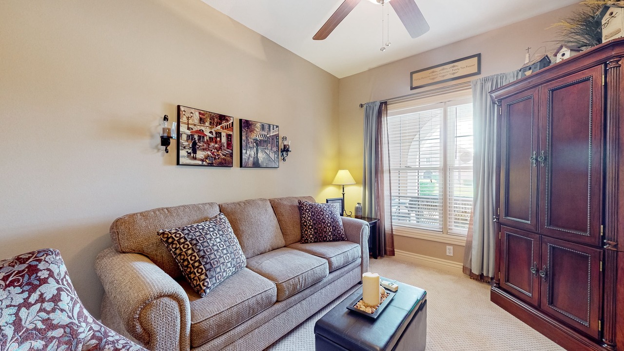 Photo of Livingroom in Fieldstone Bluffs